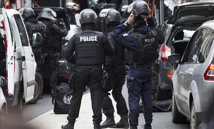 Attentats de Paris: Abdeslam transféré en France